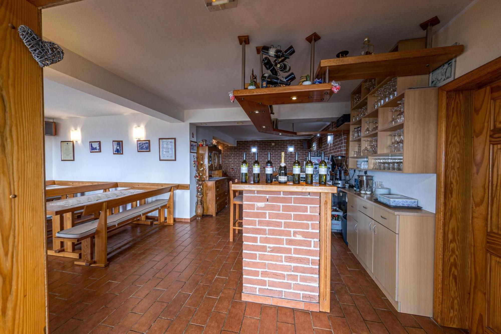 ياستريبارسكو Guesthouse Rezekov Podrum المظهر الخارجي الصورة