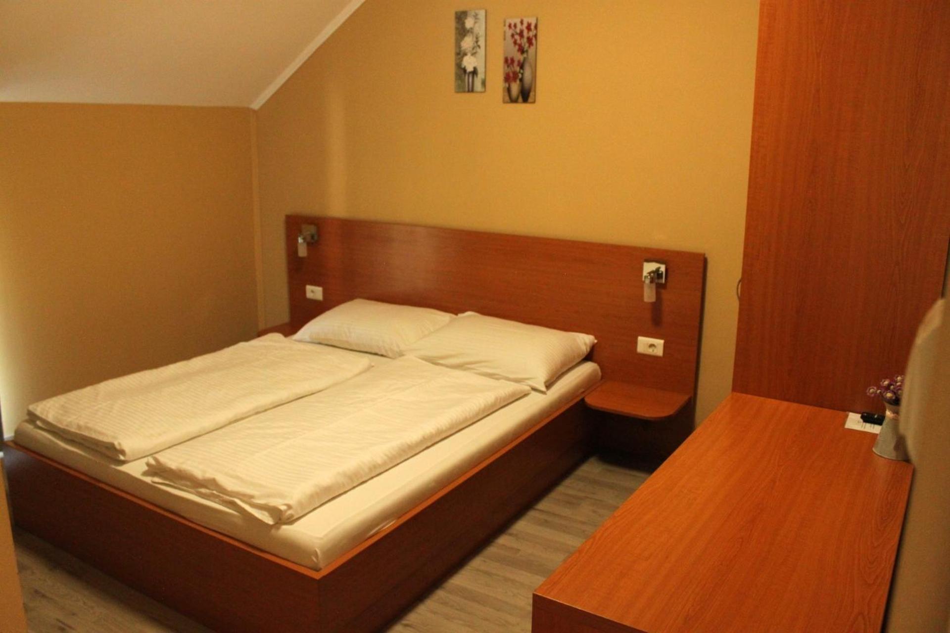 ياستريبارسكو Guesthouse Rezekov Podrum المظهر الخارجي الصورة