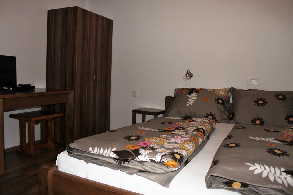 ياستريبارسكو Guesthouse Rezekov Podrum المظهر الخارجي الصورة